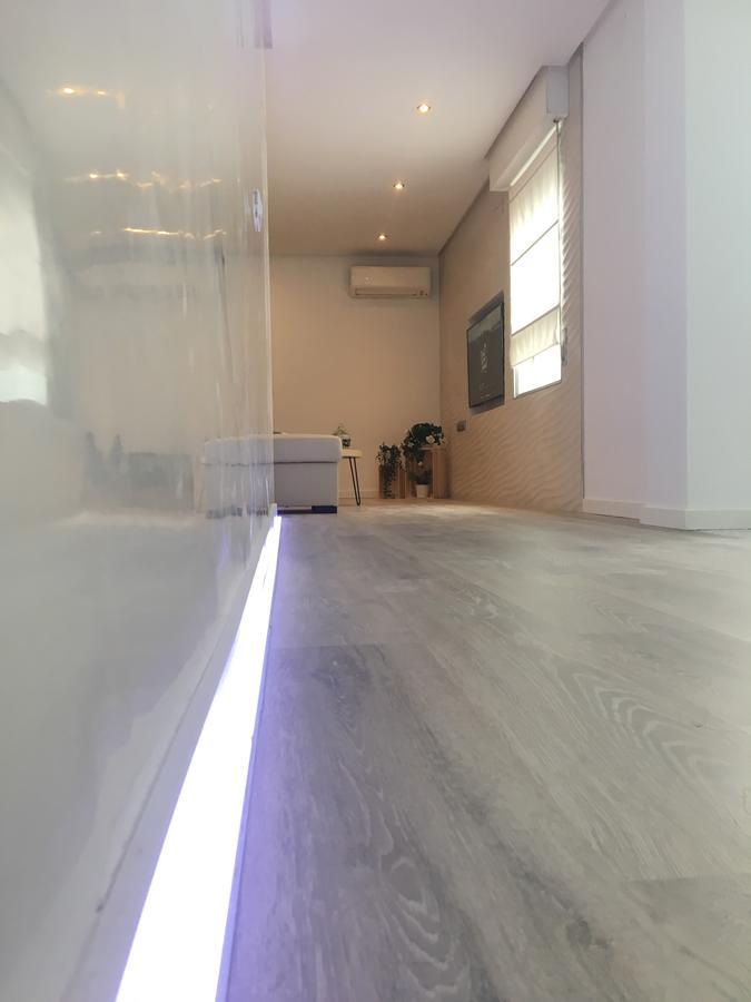 Blue & Red By Sol Maestranza Appartement *