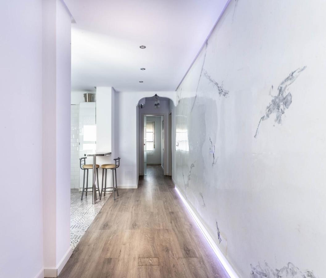 Blue & Red By Sol Maestranza Appartement *